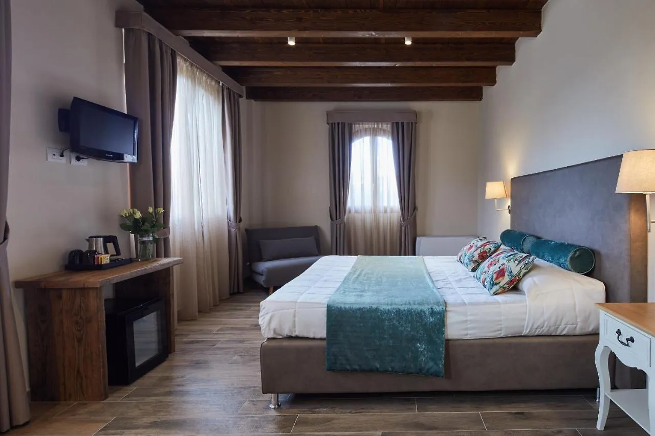 Lantgård Il Castelluccio Country Resort Restaurant & Spa Barberino di Mugello Italien